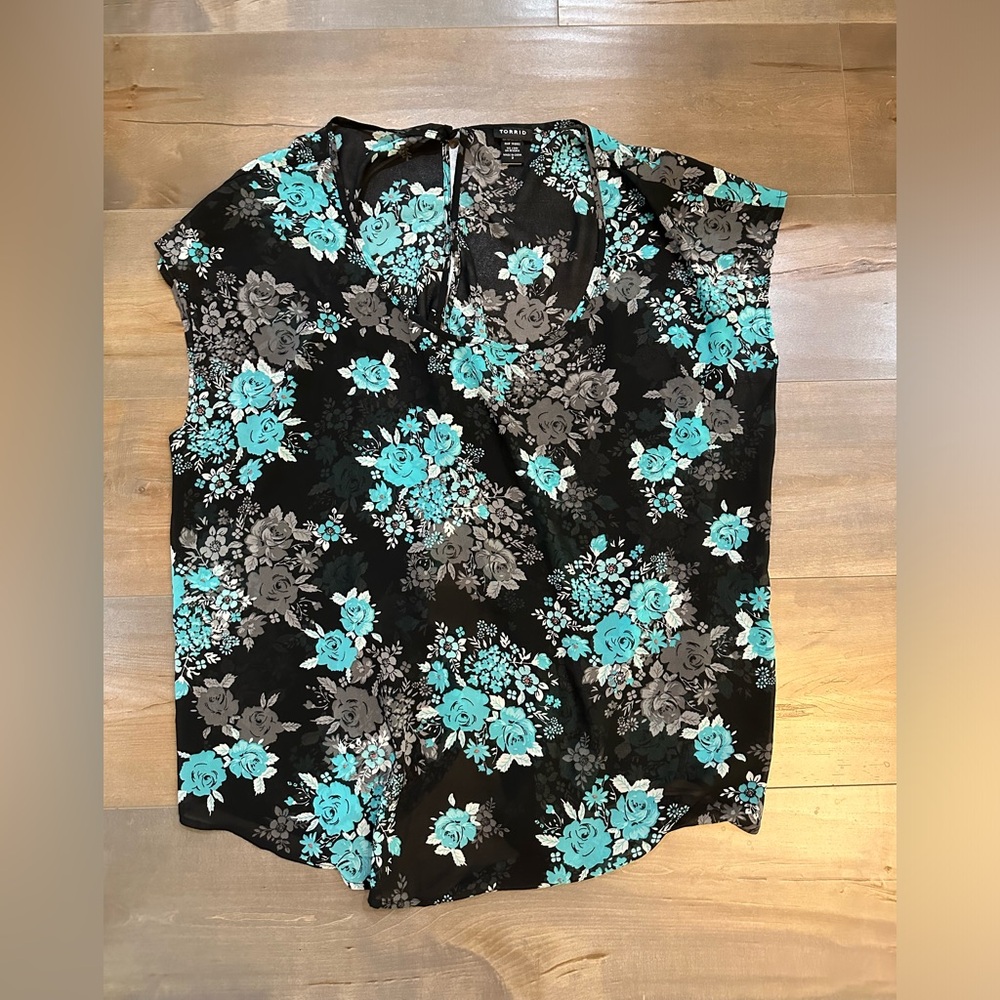 torrid Black Floral sheer short Sleeveless Top with Teal Roses button back